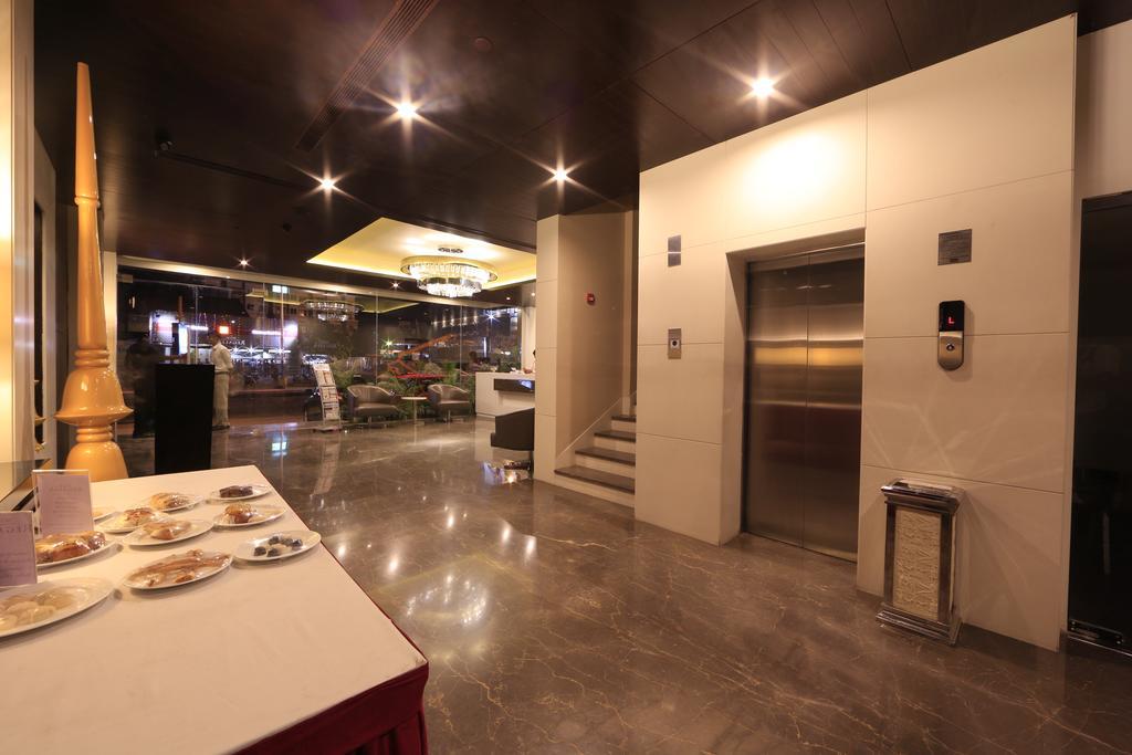 Hotel Regalia Tirupati Bagian luar foto